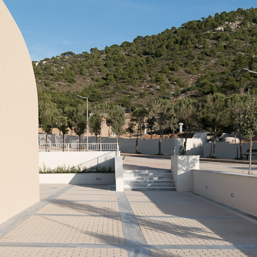 διαμορφώσεις στον χώρο του νέου κοιμητηριακού ναού, Γλυφάδα